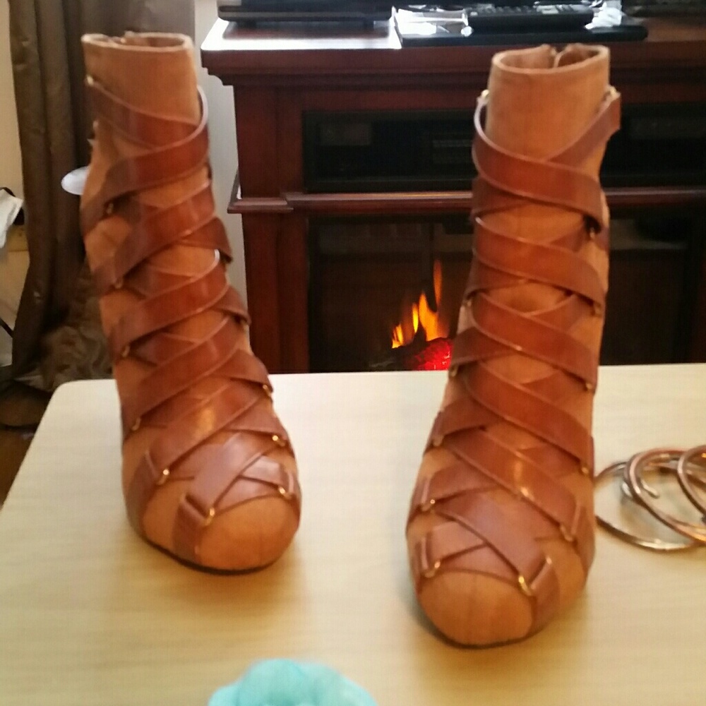Boots - Picture 4 of 5